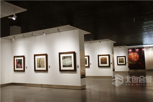 Movable exhibition wall
